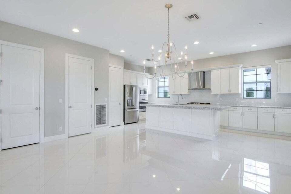 Active With Contract: $5,500 (3 beds, 3 baths, 2252 Square Feet)