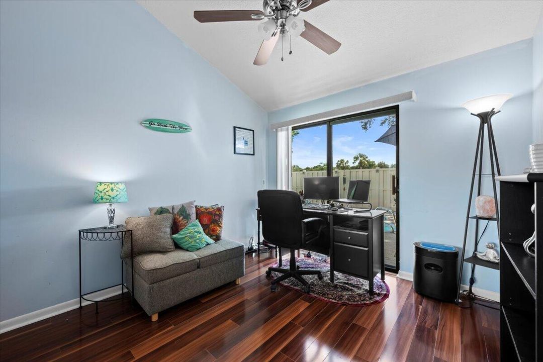 合同活跃: $372,000 (3 贝兹, 2 浴室, 1276 平方英尺)