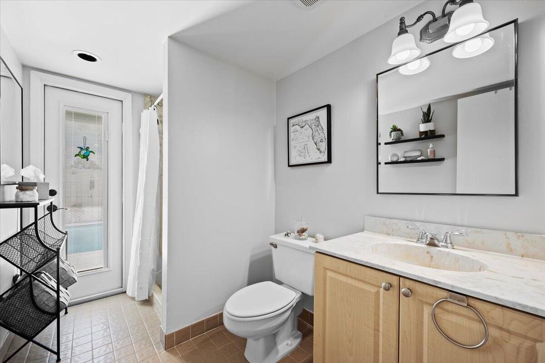 合同活跃: $372,000 (3 贝兹, 2 浴室, 1276 平方英尺)