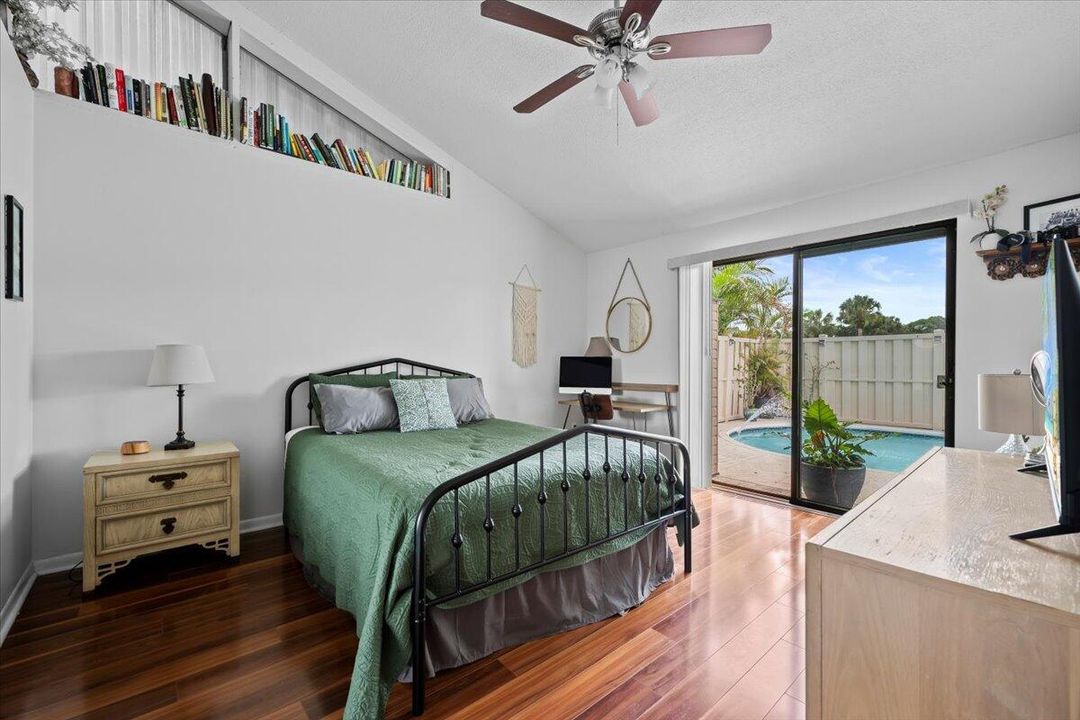 合同活跃: $372,000 (3 贝兹, 2 浴室, 1276 平方英尺)