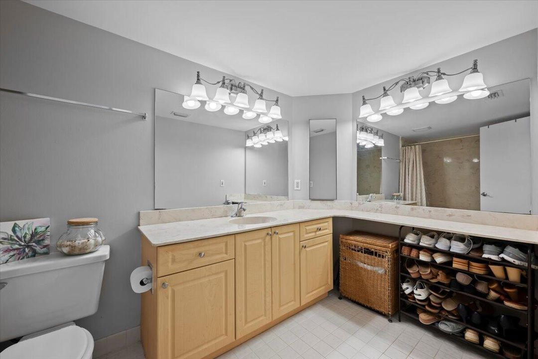 合同活跃: $372,000 (3 贝兹, 2 浴室, 1276 平方英尺)