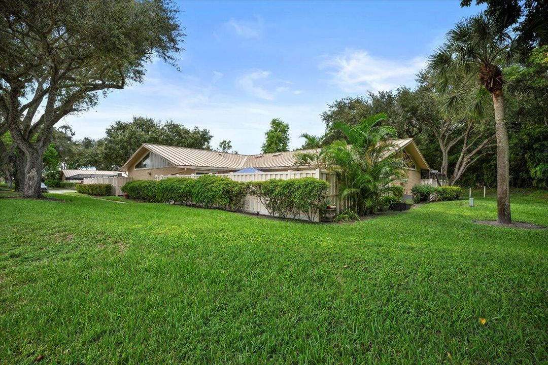 合同活跃: $372,000 (3 贝兹, 2 浴室, 1276 平方英尺)