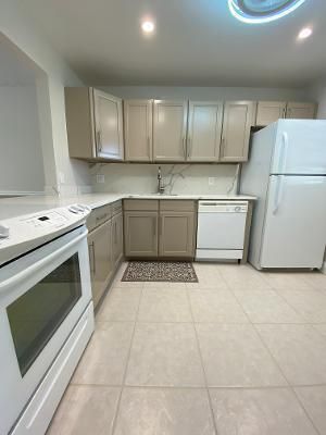 Под контрактом: $1,990 (2 спален, 2 ванн, 1023 Квадратных фут)