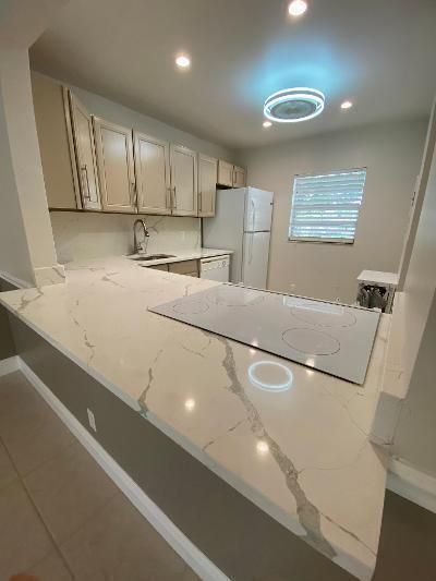 Под контрактом: $1,990 (2 спален, 2 ванн, 1023 Квадратных фут)