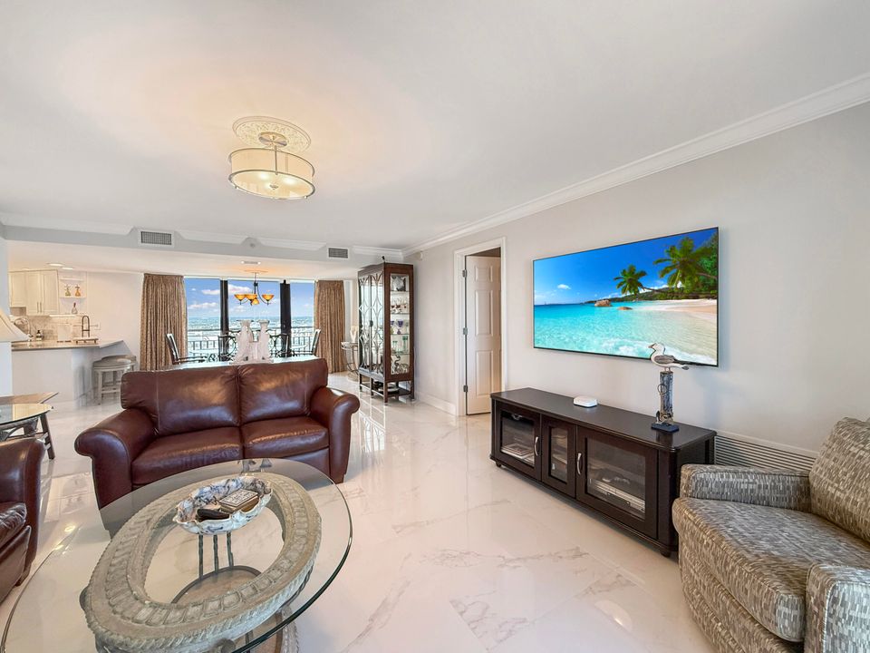 合同活跃: $8,500 (2 贝兹, 2 浴室, 1600 平方英尺)