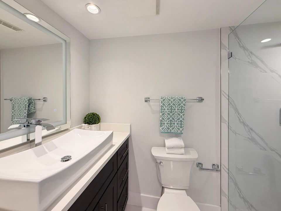 合同活跃: $8,500 (2 贝兹, 2 浴室, 1600 平方英尺)