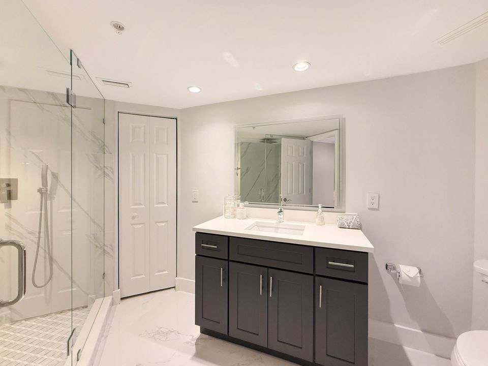 合同活跃: $8,500 (2 贝兹, 2 浴室, 1600 平方英尺)