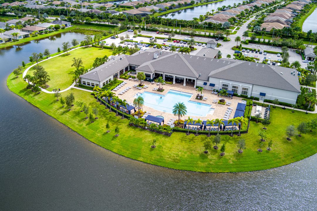 Под контрактом: $418,900 (2 спален, 2 ванн, 1599 Квадратных фут)