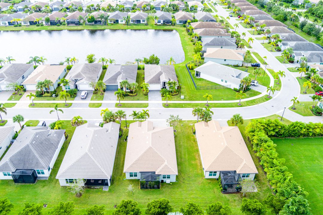 Под контрактом: $418,900 (2 спален, 2 ванн, 1599 Квадратных фут)