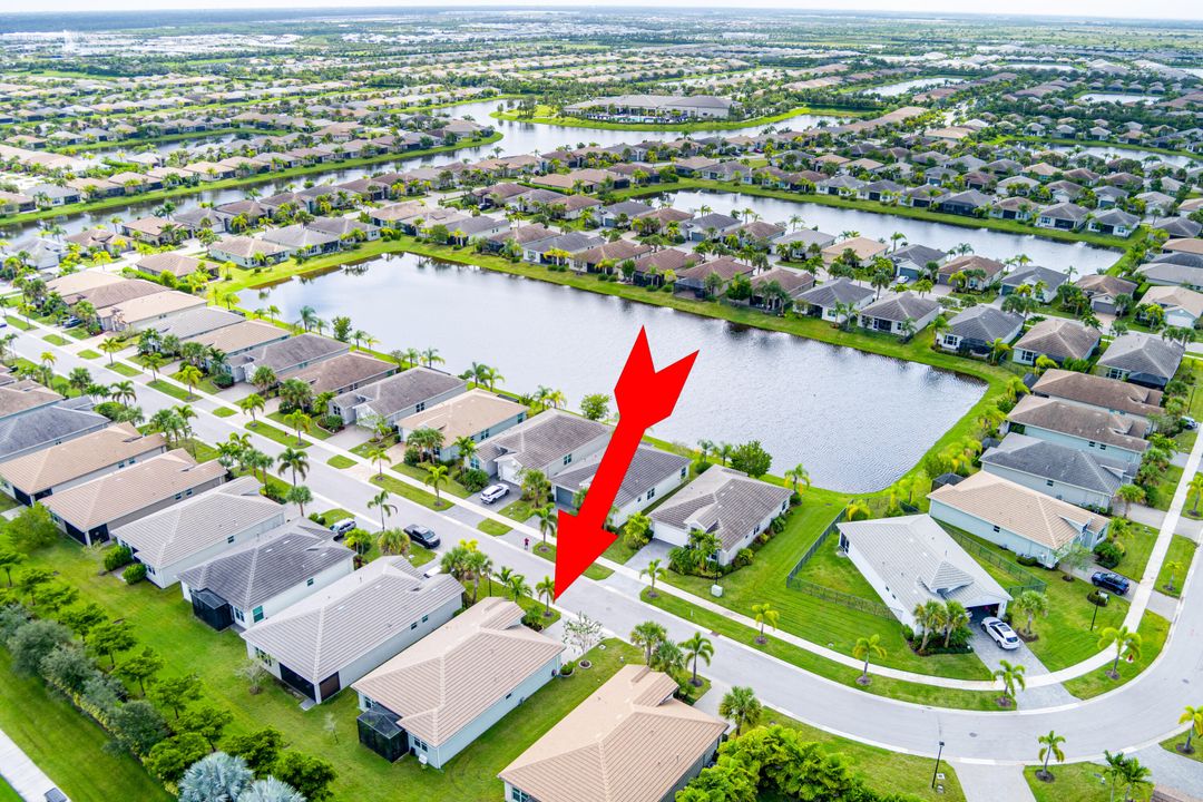 Под контрактом: $418,900 (2 спален, 2 ванн, 1599 Квадратных фут)