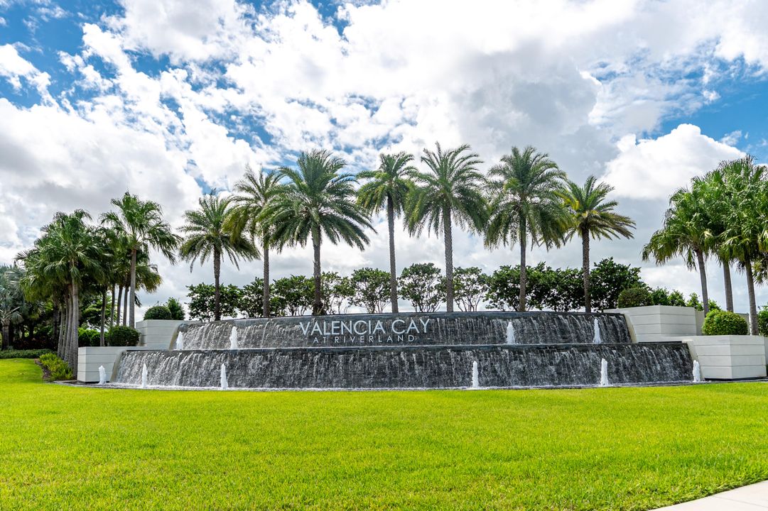 Под контрактом: $418,900 (2 спален, 2 ванн, 1599 Квадратных фут)