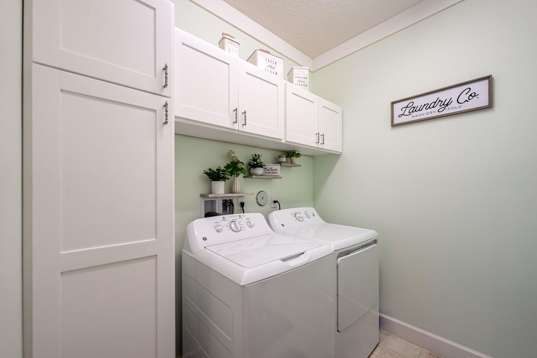 Под контрактом: $418,900 (2 спален, 2 ванн, 1599 Квадратных фут)