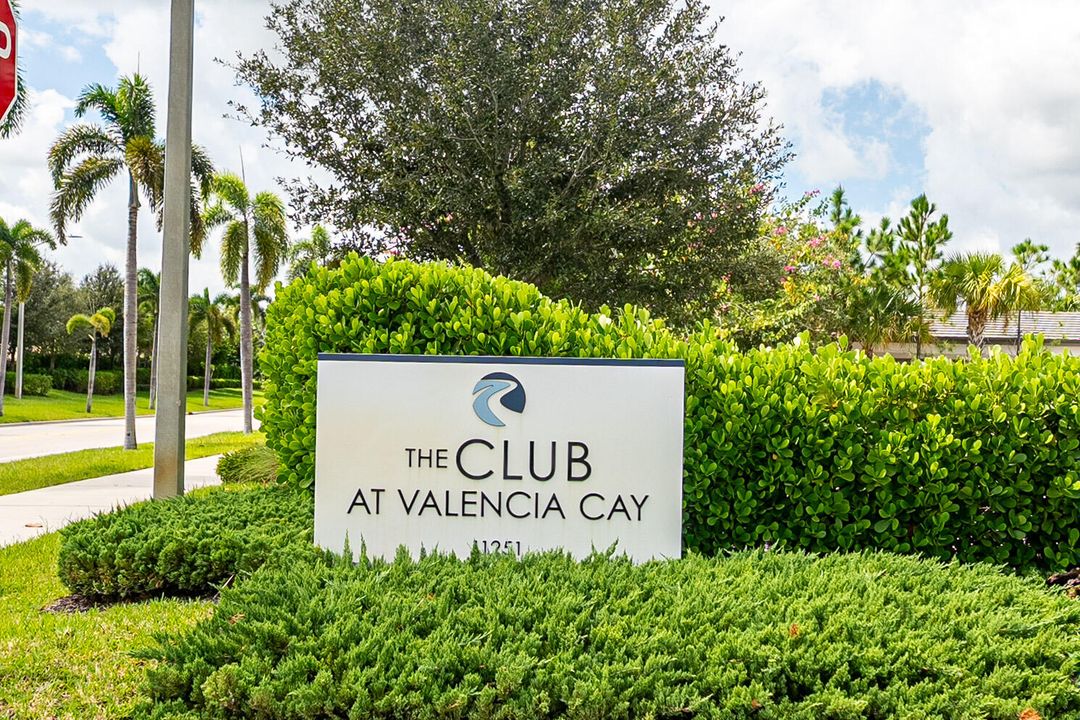 Под контрактом: $418,900 (2 спален, 2 ванн, 1599 Квадратных фут)