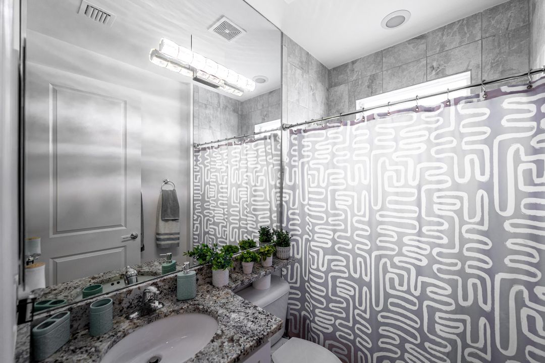 Под контрактом: $418,900 (2 спален, 2 ванн, 1599 Квадратных фут)