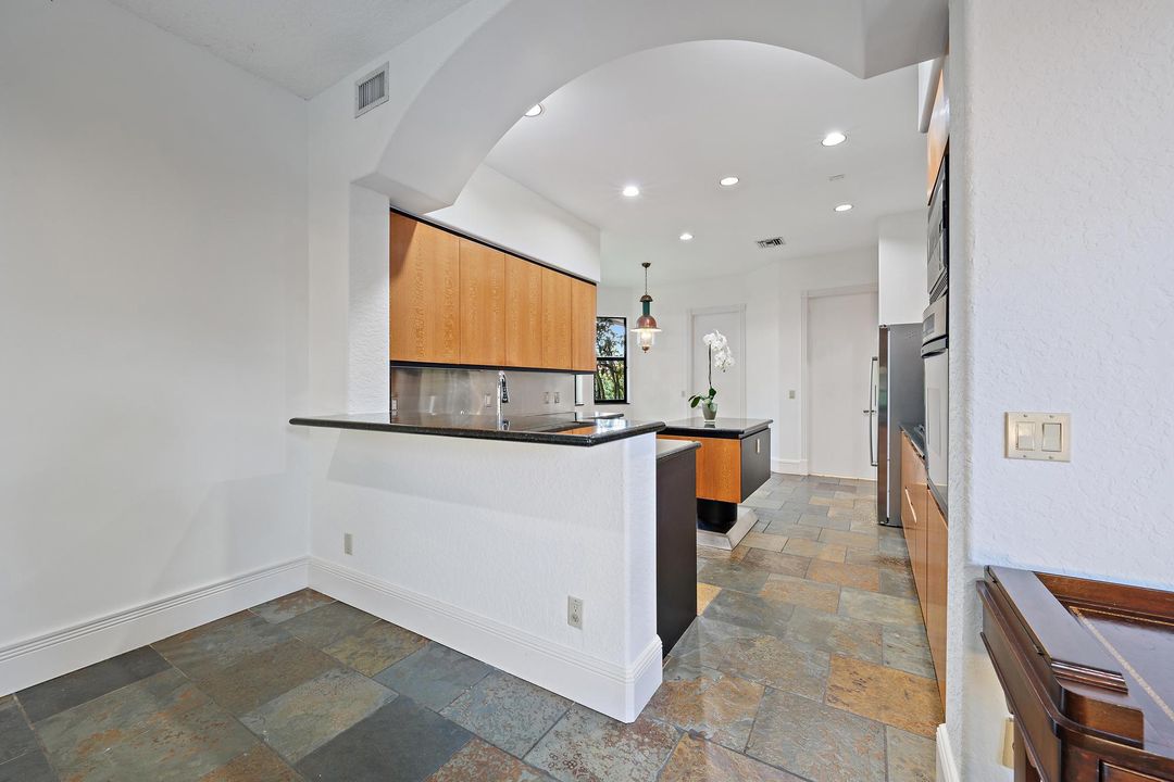 На продажу: $3,999,999 (5 спален, 4 ванн, 5455 Квадратных фут)