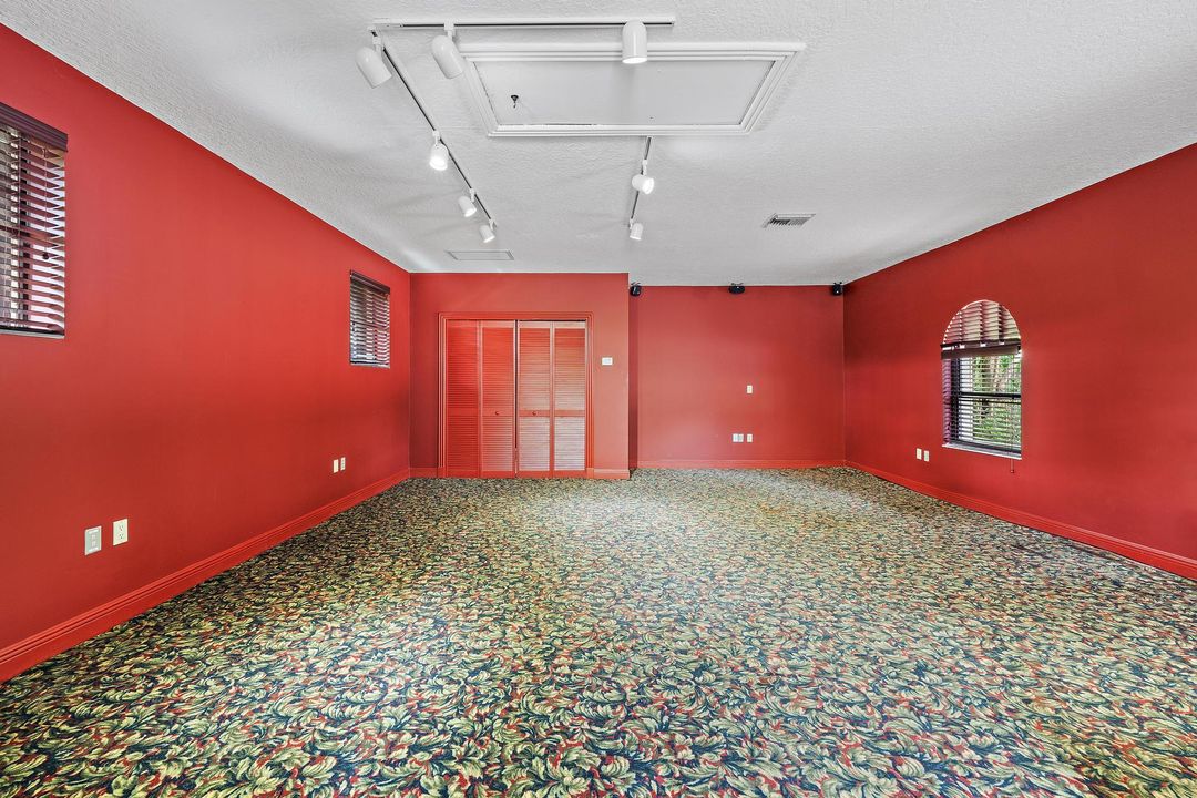 На продажу: $3,999,999 (5 спален, 4 ванн, 5455 Квадратных фут)