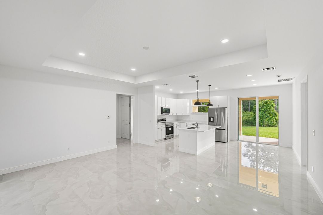 Activo con contrato: $485,000 (4 camas, 3 baños, 2068 Pies cuadrados)