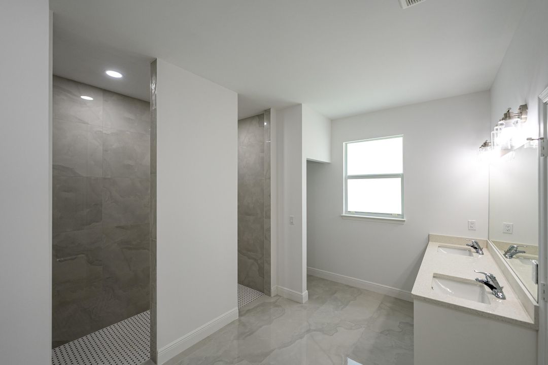 Activo con contrato: $485,000 (4 camas, 3 baños, 2068 Pies cuadrados)