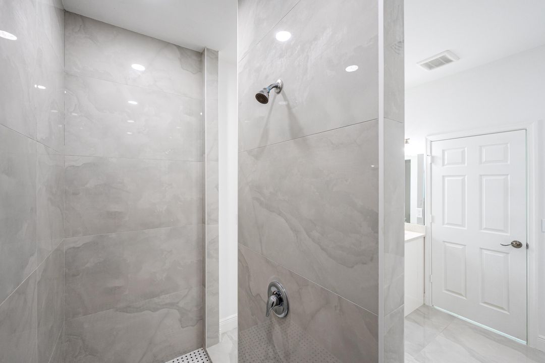 Activo con contrato: $485,000 (4 camas, 3 baños, 2068 Pies cuadrados)