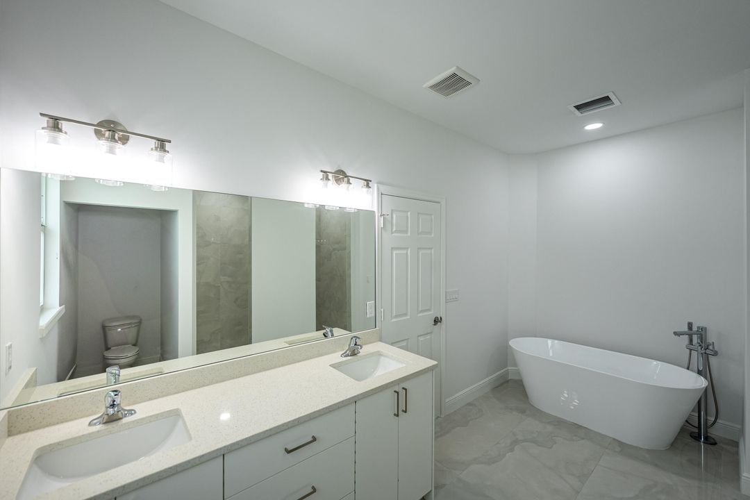 Activo con contrato: $485,000 (4 camas, 3 baños, 2068 Pies cuadrados)