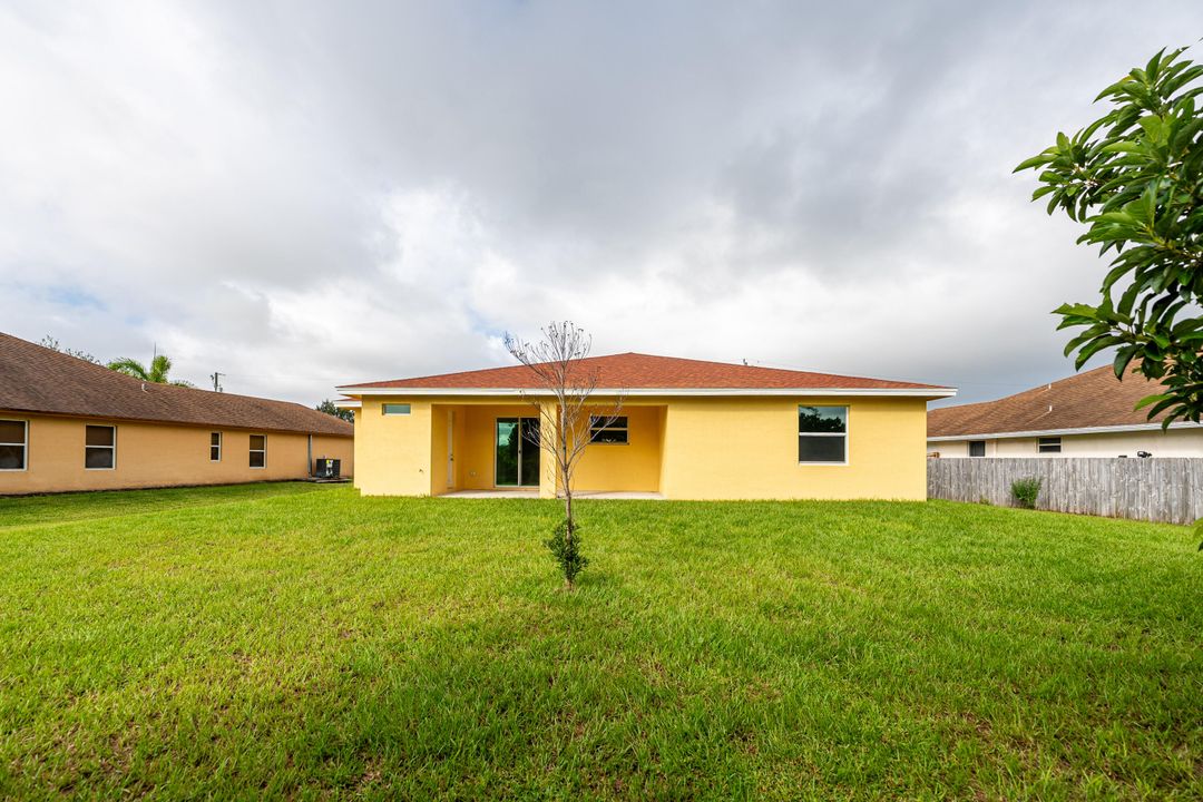 Activo con contrato: $485,000 (4 camas, 3 baños, 2068 Pies cuadrados)