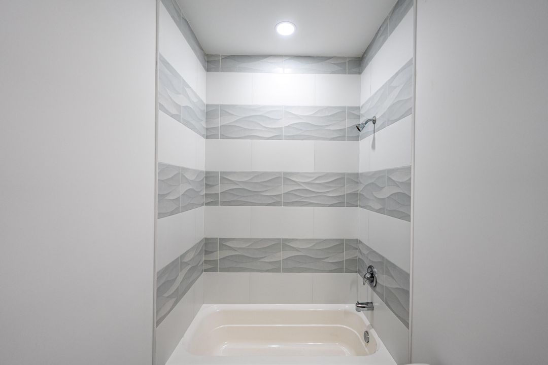 Activo con contrato: $485,000 (4 camas, 3 baños, 2068 Pies cuadrados)