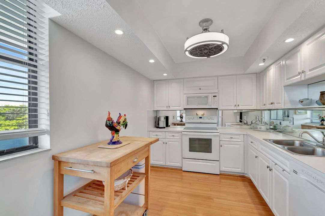 Active With Contract: $5,500 (2 beds, 2 baths, 1408 Square Feet)