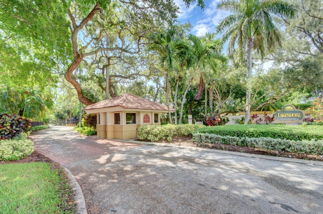 Active With Contract: $5,500 (2 beds, 2 baths, 1408 Square Feet)