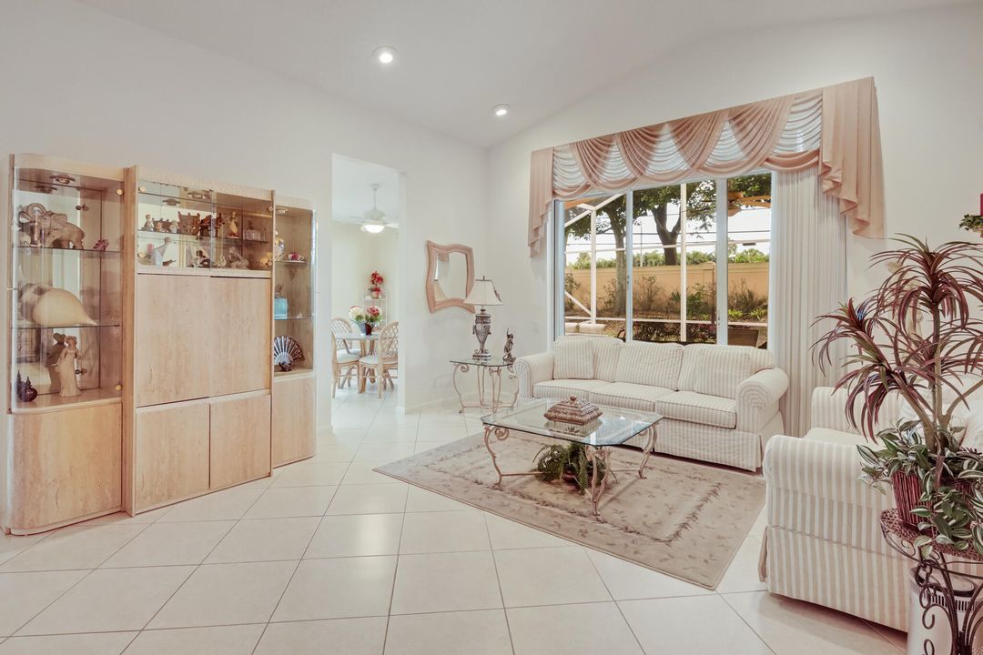 Active With Contract: $400,000 (3 beds, 2 baths, 1743 Square Feet)