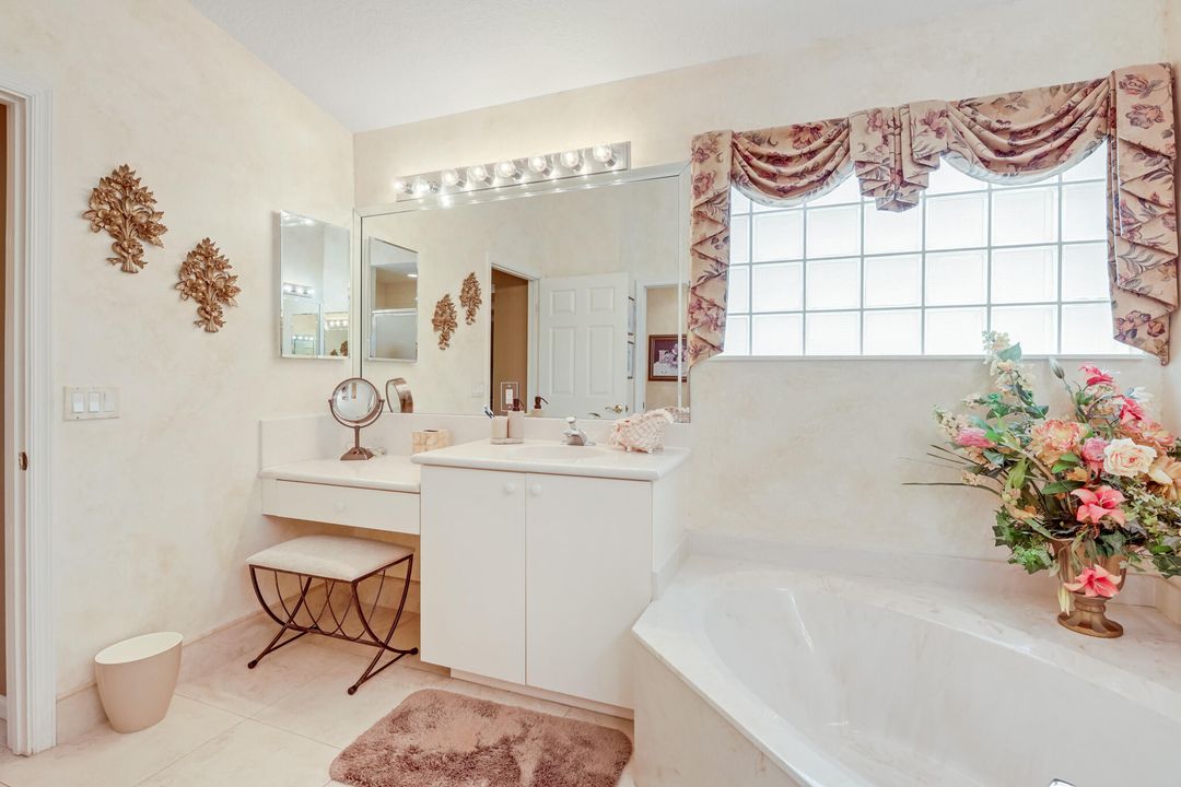 Active With Contract: $400,000 (3 beds, 2 baths, 1743 Square Feet)