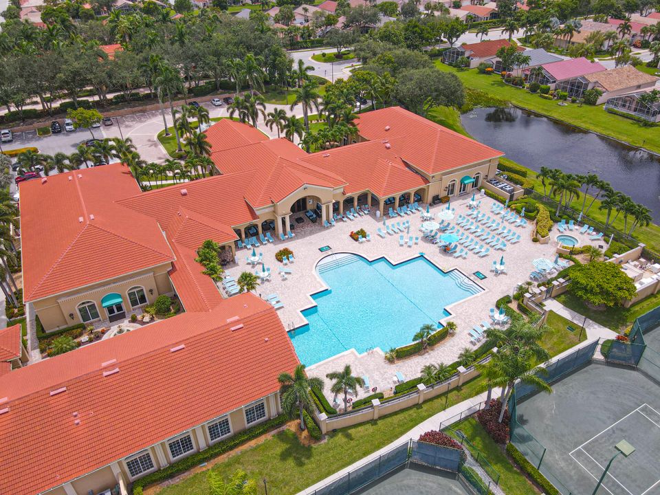 Active With Contract: $400,000 (3 beds, 2 baths, 1743 Square Feet)