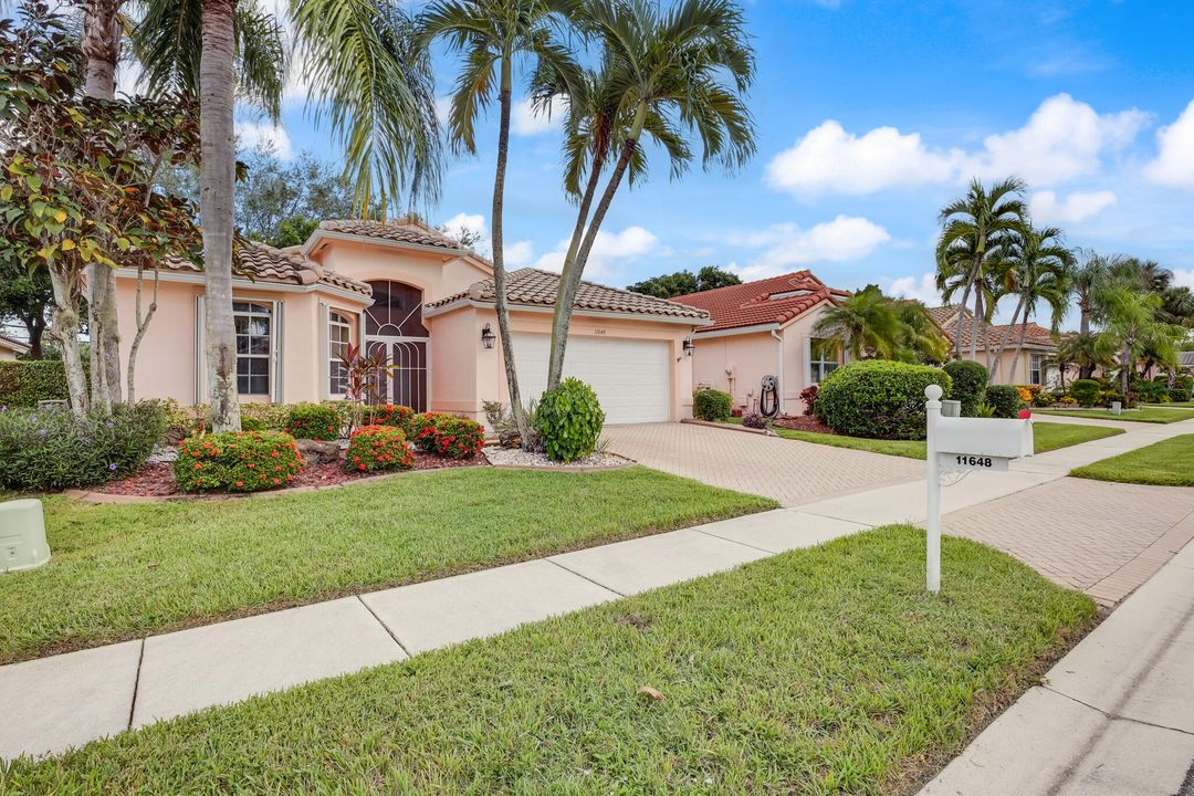 Active With Contract: $400,000 (3 beds, 2 baths, 1743 Square Feet)