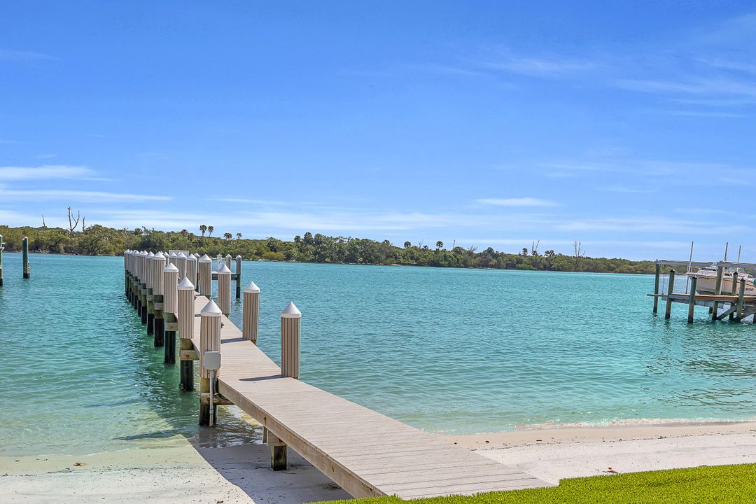 For Sale: $11,750,000 (6 beds, 5 baths, 4823 Square Feet)