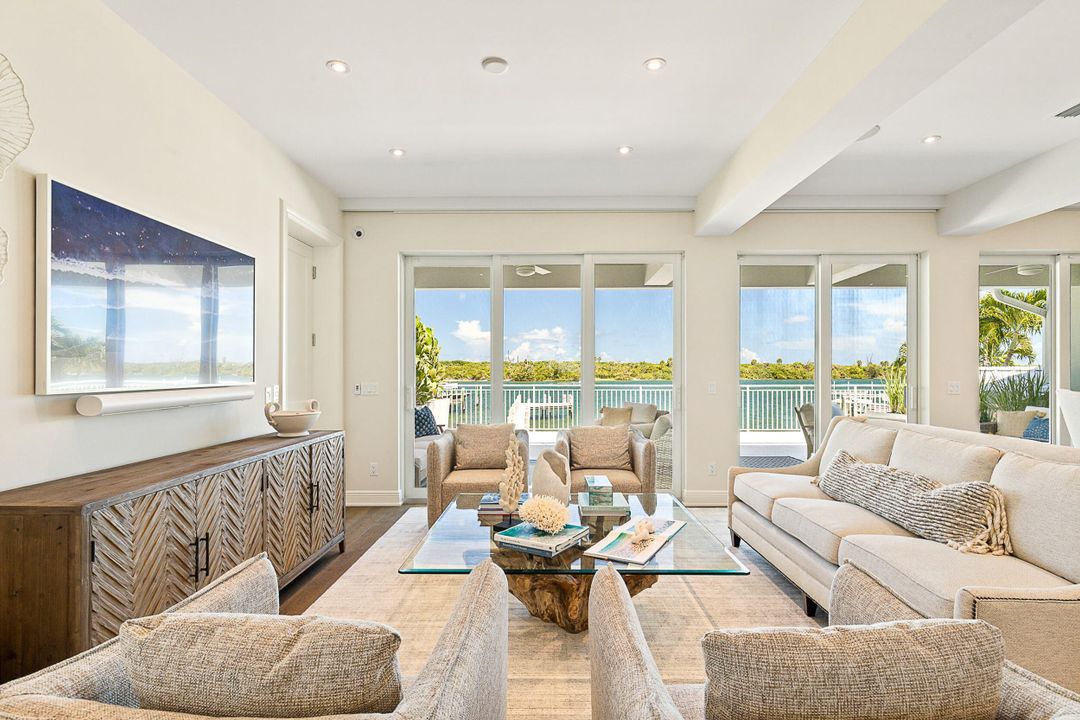 For Sale: $11,750,000 (6 beds, 5 baths, 4823 Square Feet)