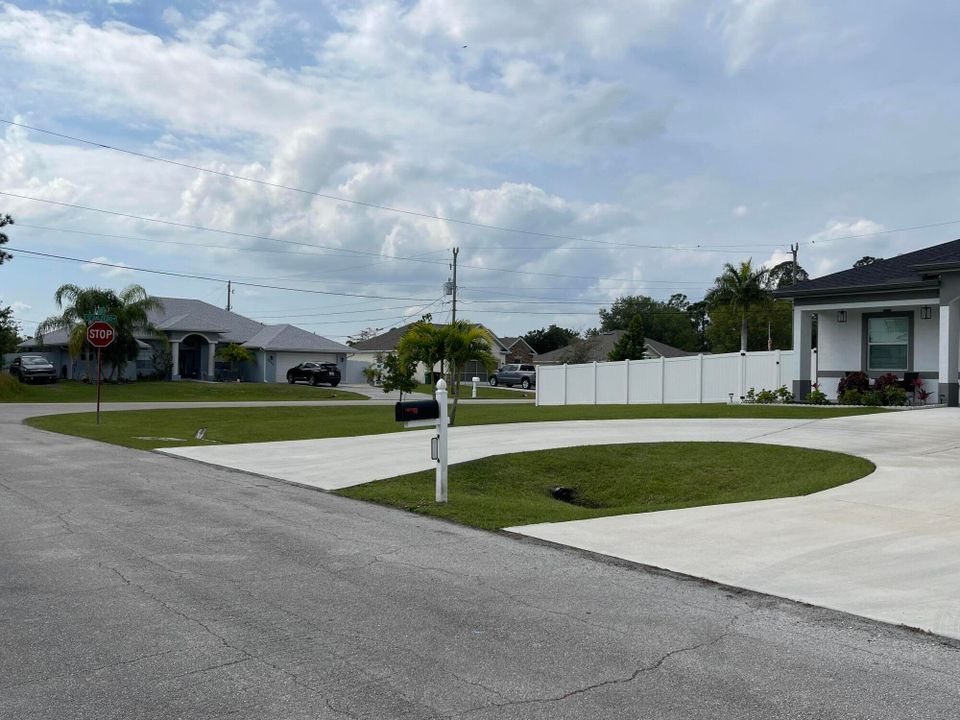 For Sale: $695,000 (4 beds, 2 baths, 2062 Square Feet)