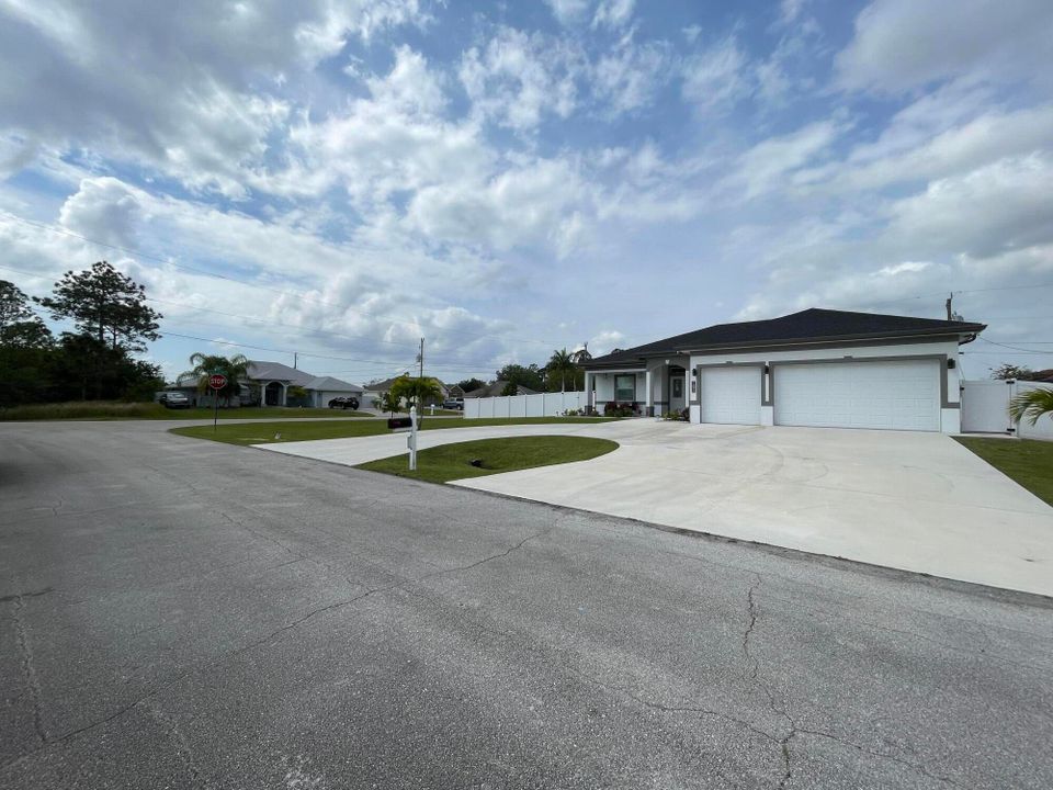 For Sale: $695,000 (4 beds, 2 baths, 2062 Square Feet)