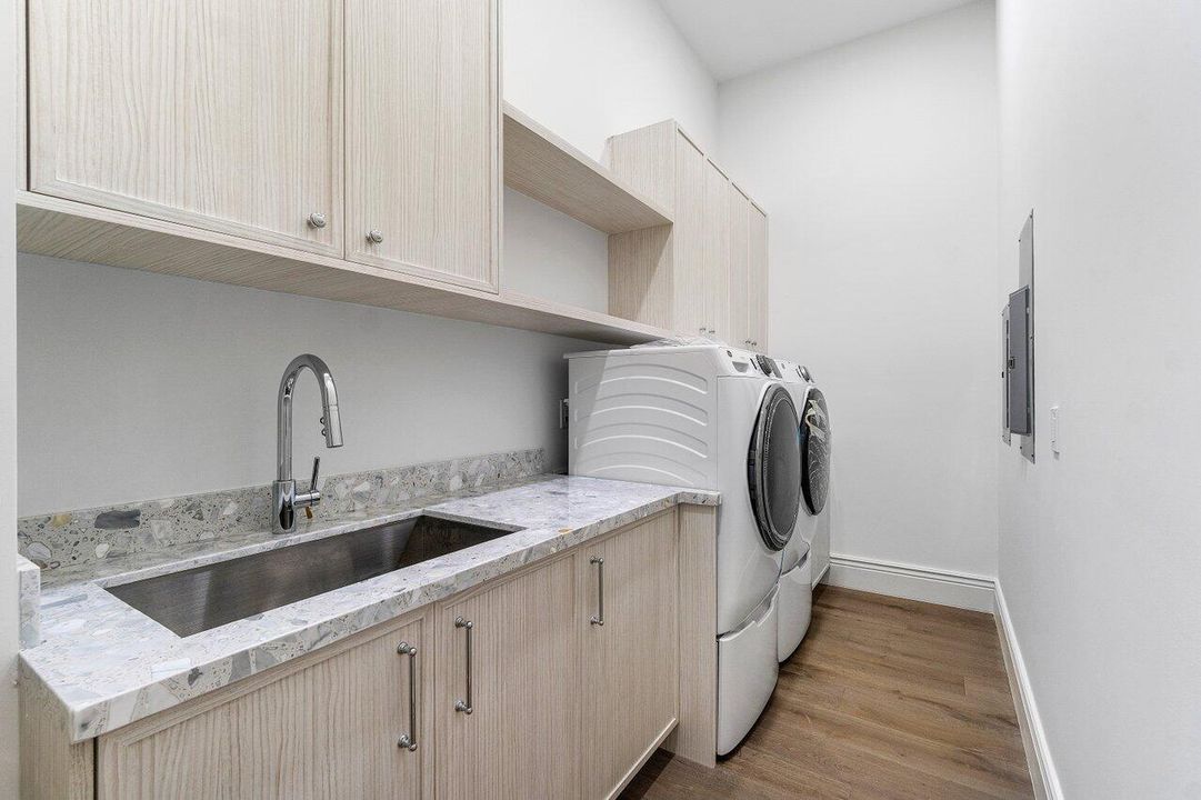 На продажу: $4,497,000 (5 спален, 5 ванн, 4381 Квадратных фут)