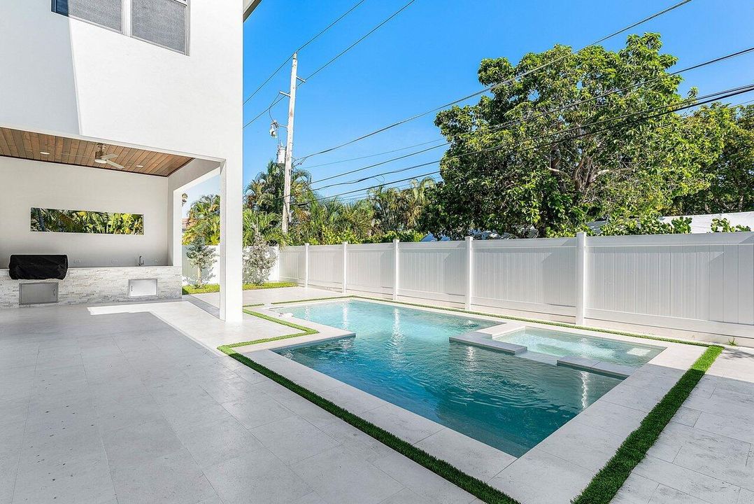 На продажу: $4,497,000 (5 спален, 5 ванн, 4381 Квадратных фут)