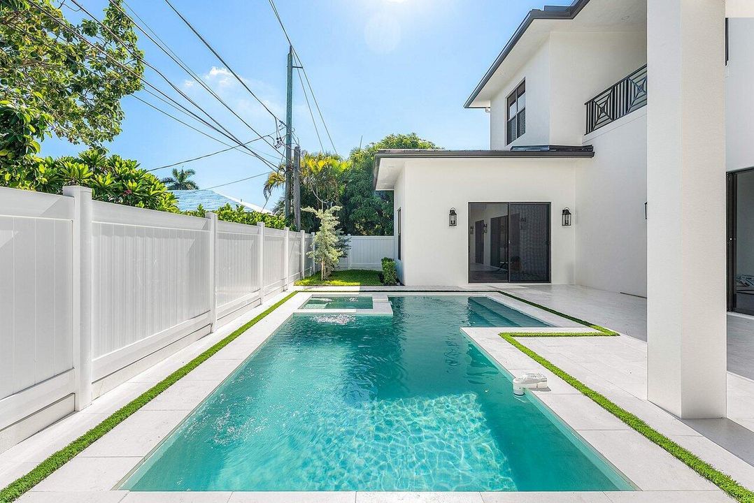 На продажу: $4,497,000 (5 спален, 5 ванн, 4381 Квадратных фут)