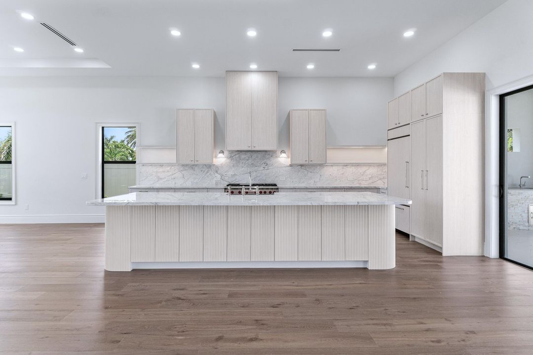 На продажу: $4,497,000 (5 спален, 5 ванн, 4381 Квадратных фут)