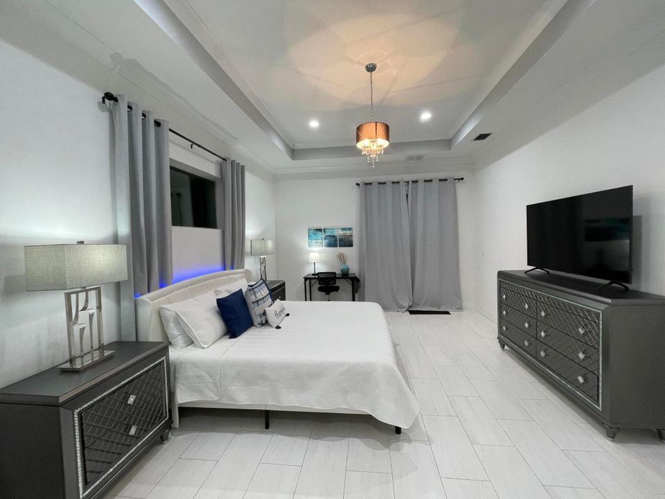 For Sale: $695,000 (4 beds, 2 baths, 2062 Square Feet)