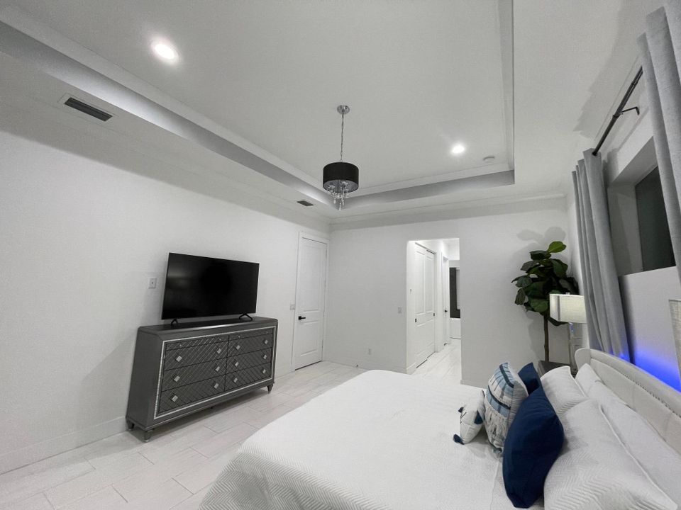 For Sale: $695,000 (4 beds, 2 baths, 2062 Square Feet)