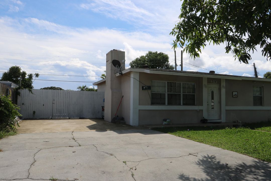 Recently Sold: $360,000 (3 beds, 1 baths, 936 Square Feet)