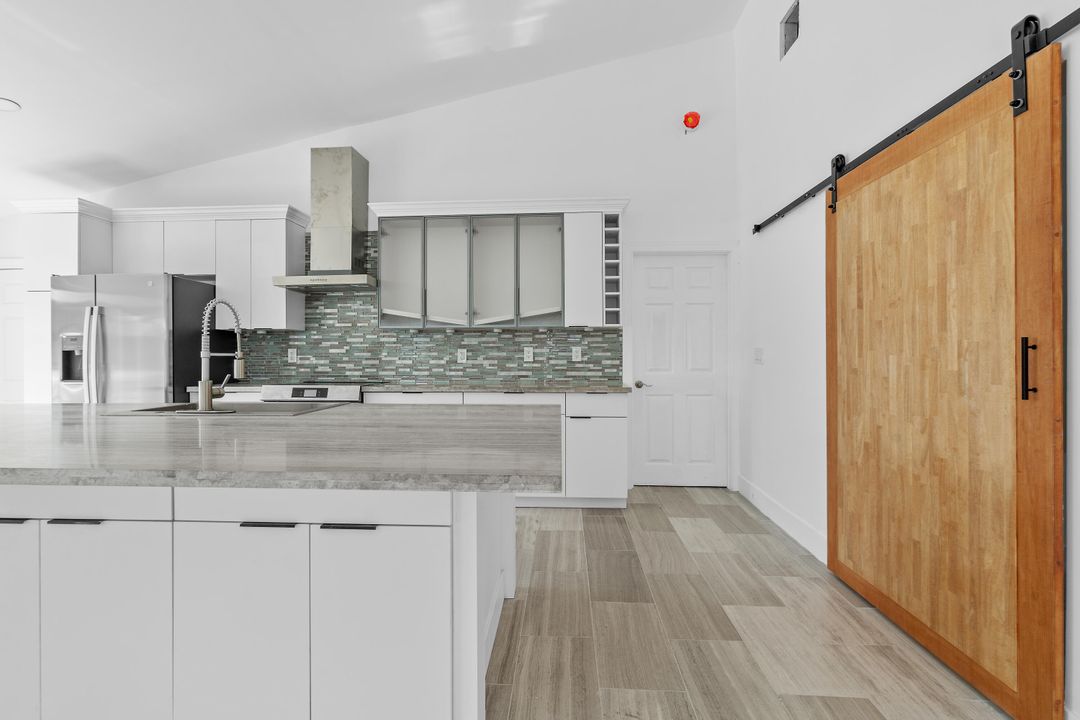 Activo con contrato: $3,200 (3 camas, 3 baños, 2100 Pies cuadrados)