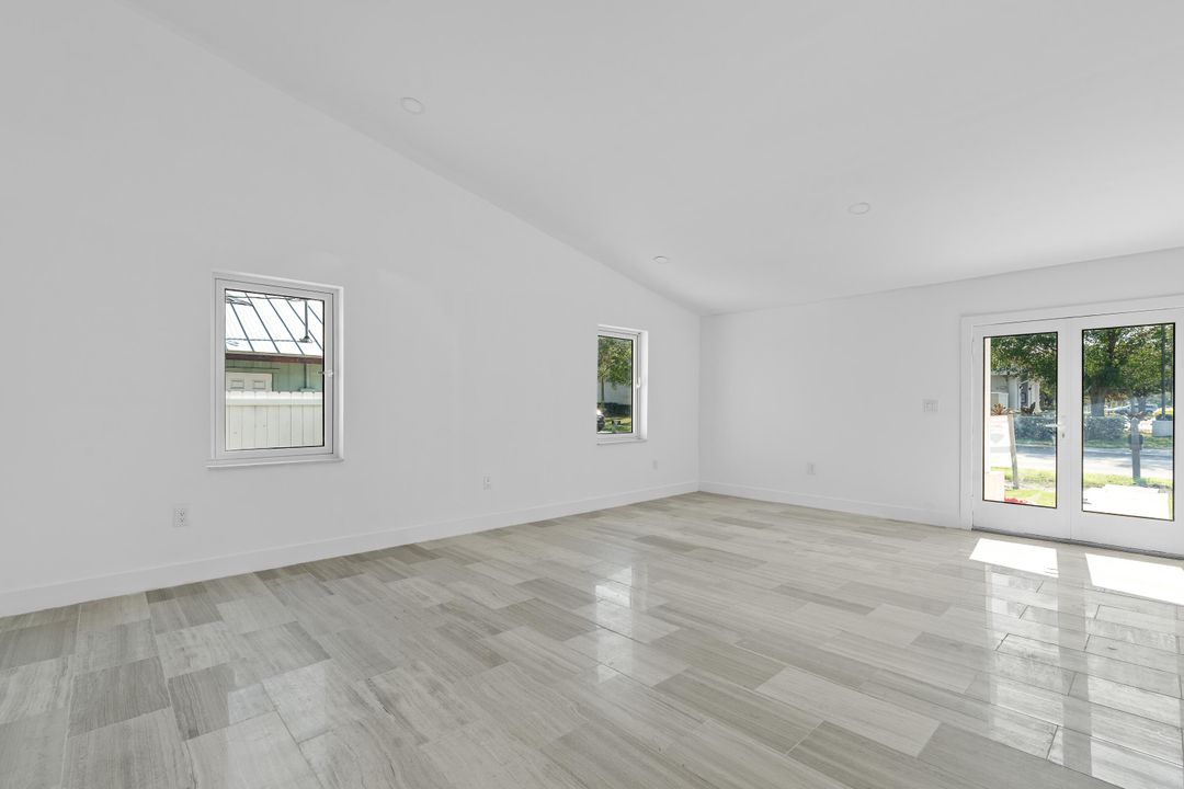 Activo con contrato: $3,200 (3 camas, 3 baños, 2100 Pies cuadrados)