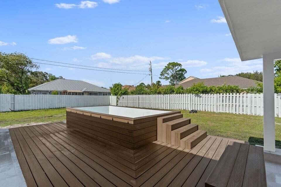 Activo con contrato: $3,200 (3 camas, 3 baños, 2100 Pies cuadrados)