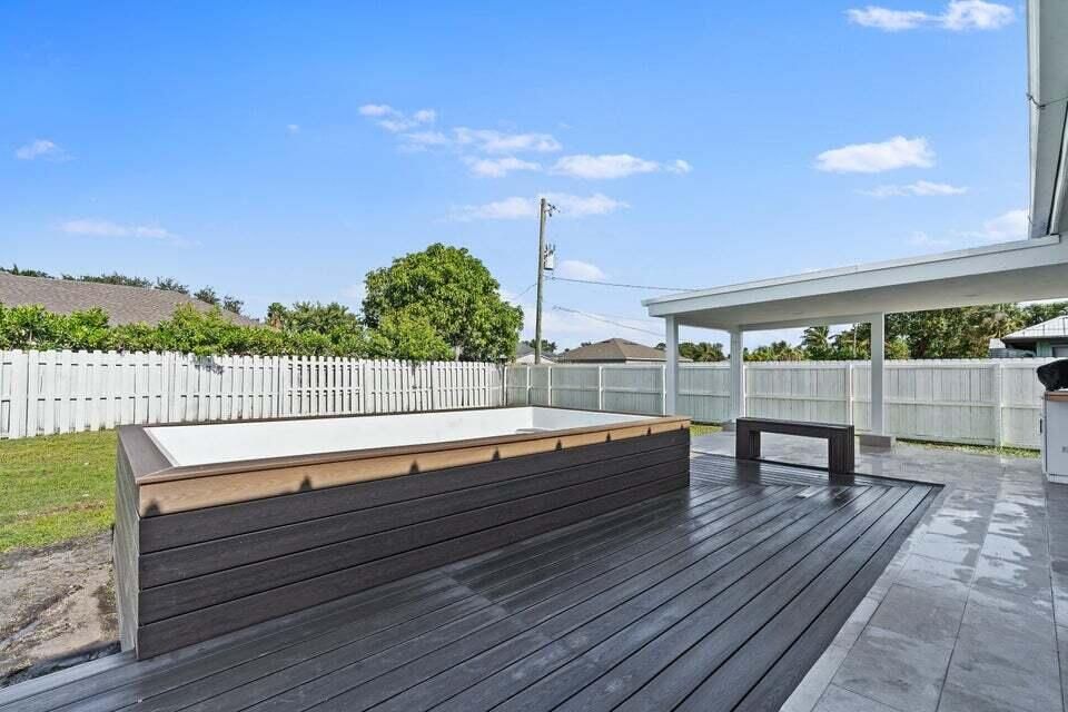 Activo con contrato: $3,200 (3 camas, 3 baños, 2100 Pies cuadrados)