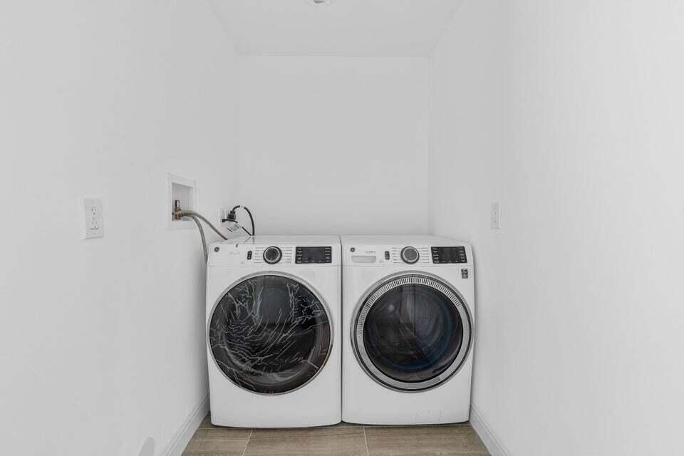 Activo con contrato: $3,200 (3 camas, 3 baños, 2100 Pies cuadrados)