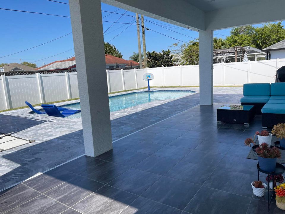 For Sale: $695,000 (4 beds, 2 baths, 2062 Square Feet)