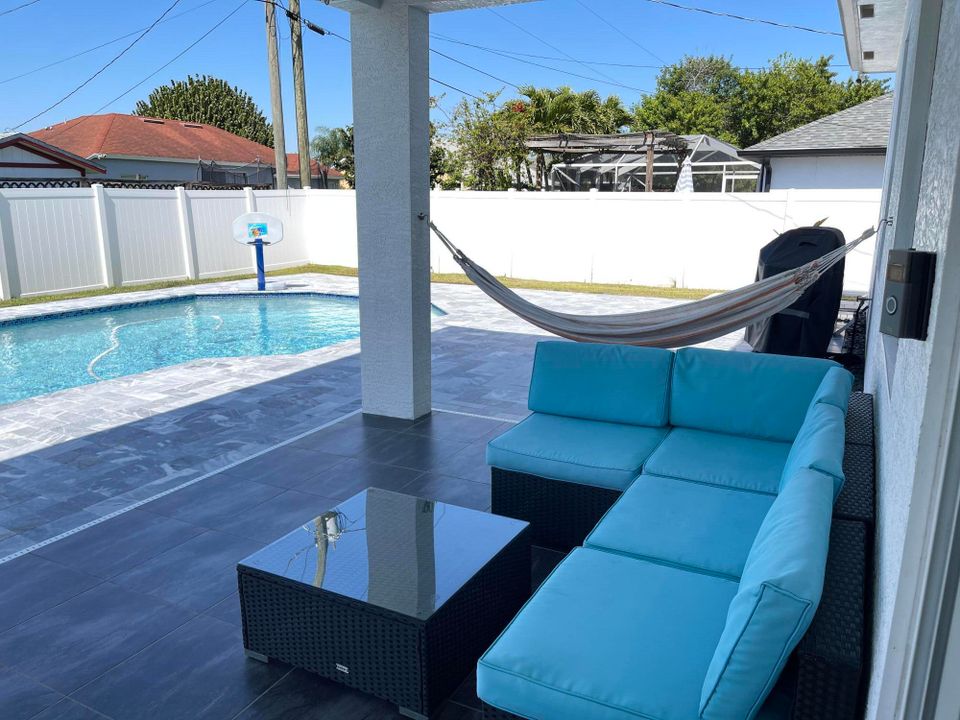 For Sale: $695,000 (4 beds, 2 baths, 2062 Square Feet)